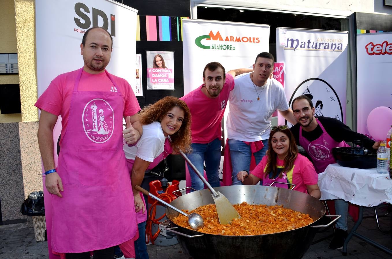 Masterclass de zumba para la lucha contra el cáncer de mama. La actividad la ha organizado la asociación de bares de la calle Travesía de Paletillas (ACTIBA) dentro de su Pink Wekend.