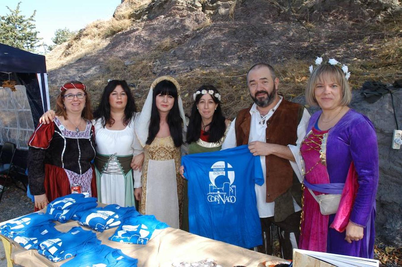 Fotografías del domingo de las jornadas de artesanía medieval de Cornago donde la localidad riojana se vuelca con su pasado y ofrece un colorido muy especial por sus estrechas y empedradas calles.