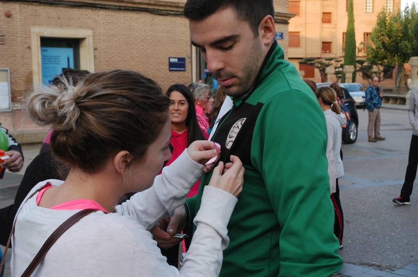Imágenes correspondientes a la marcha para recaudar fondos contra el cáncer en Aldeanueva de Ebro.