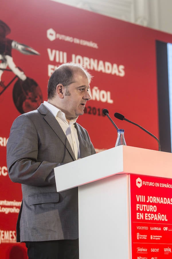 Primera jornada de Futuro en Español en la que se ha abordado la transformación digital y desarrollo en España y América Latina con enfoque especial en la educación y las nuevas tecnologías. Han participado el l exministro de las TIC de Colombia, David Luna; el alcalde de Murcia, José Francisco Ballesta; el consejero riojano de Educación, Alberto Galiana; y el vicerrector de UNIR Josu Ahedo.