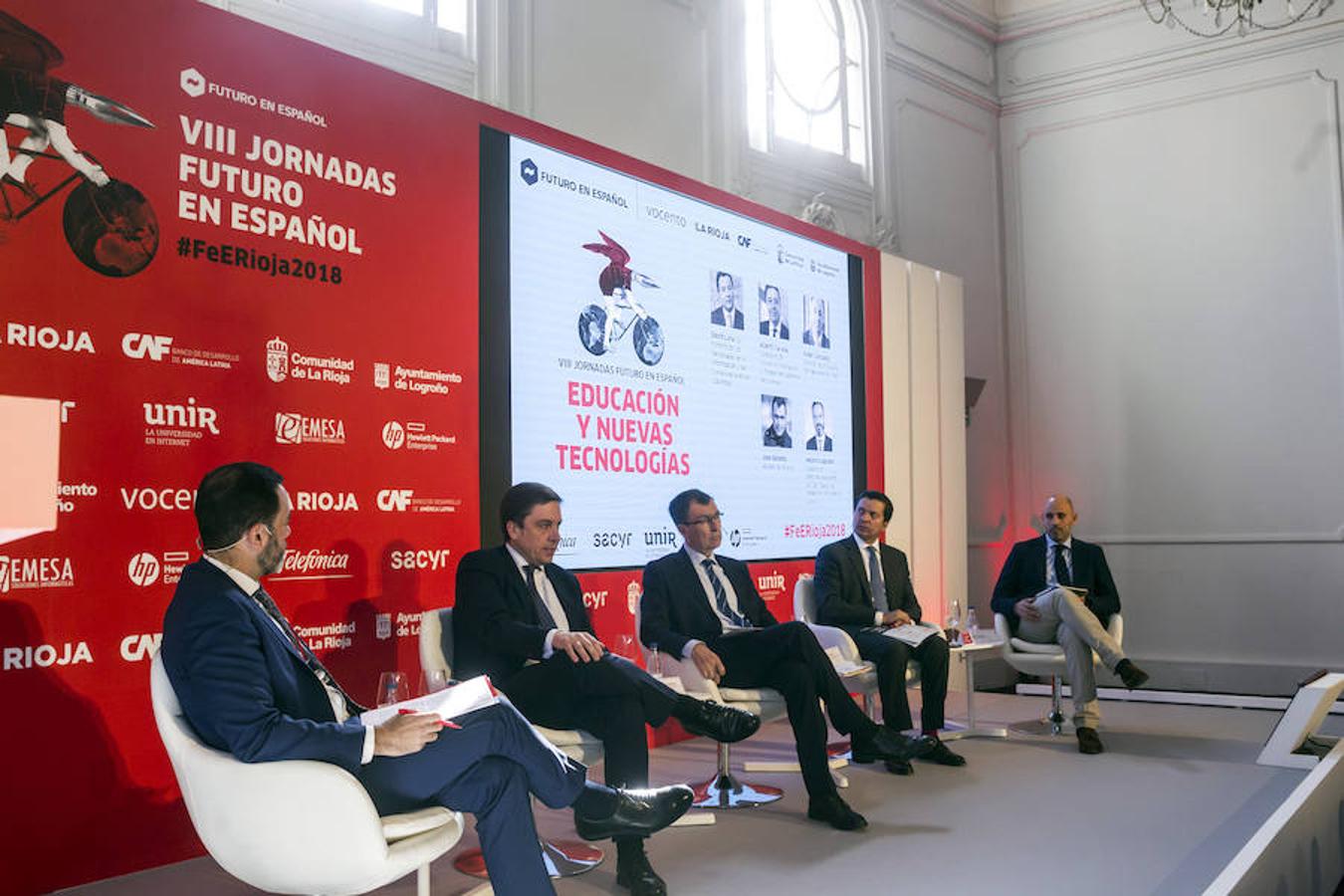 Primera jornada de Futuro en Español en la que se ha abordado la transformación digital y desarrollo en España y América Latina con enfoque especial en la educación y las nuevas tecnologías. Han participado el l exministro de las TIC de Colombia, David Luna; el alcalde de Murcia, José Francisco Ballesta; el consejero riojano de Educación, Alberto Galiana; y el vicerrector de UNIR Josu Ahedo.