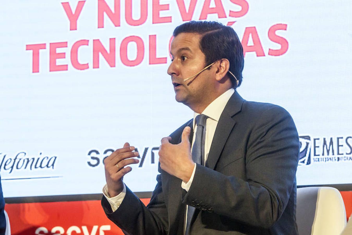 Primera jornada de Futuro en Español en la que se ha abordado la transformación digital y desarrollo en España y América Latina con enfoque especial en la educación y las nuevas tecnologías. Han participado el l exministro de las TIC de Colombia, David Luna; el alcalde de Murcia, José Francisco Ballesta; el consejero riojano de Educación, Alberto Galiana; y el vicerrector de UNIR Josu Ahedo.