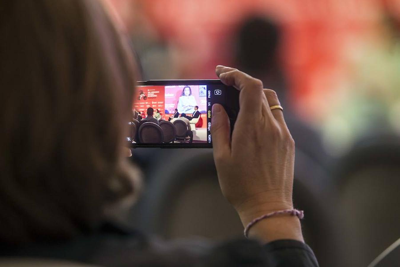 La tecnología inteligente para la gestión integral de la ciudad moderna y la conectividad ha centrado el contenido de la segunda jornada de Futuro en Español, a las que asisten expertos del sector tecnológico, educativo y urbanístico de España y América Latina.