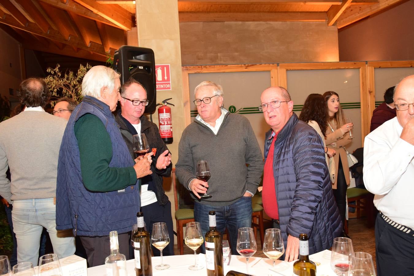 Tras la jornada de golf se pudo disfrutar de una cata d dos vinose de Bodegas Altanza