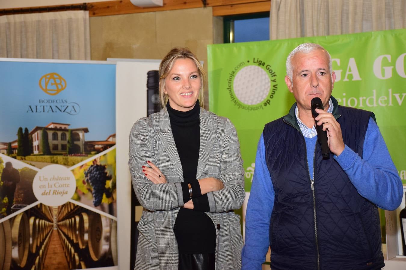 Tras la jornada de golf se pudo disfrutar de una cata d dos vinose de Bodegas Altanza