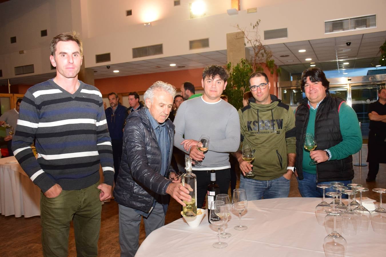 Tras la jornada de golf se pudo disfrutar de una cata d dos vinose de Bodegas Altanza