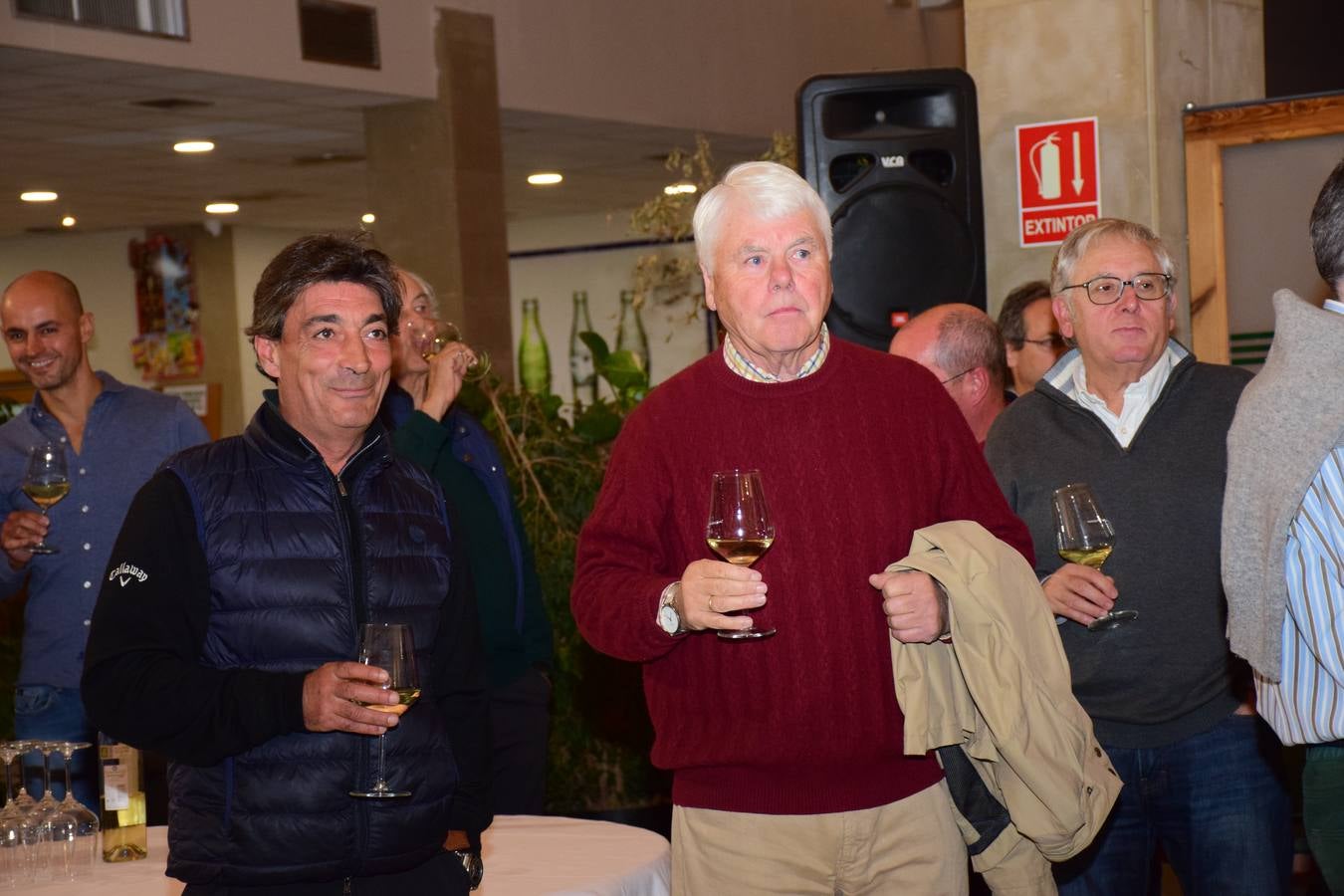 Tras la jornada de golf se pudo disfrutar de una cata d dos vinose de Bodegas Altanza