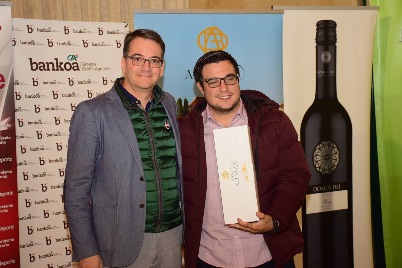 Entrega de premios a los ganadores del Torneo Bodegas Altanza, de la Liga de Golf y Vino de lomejordelvinoderioja.com.