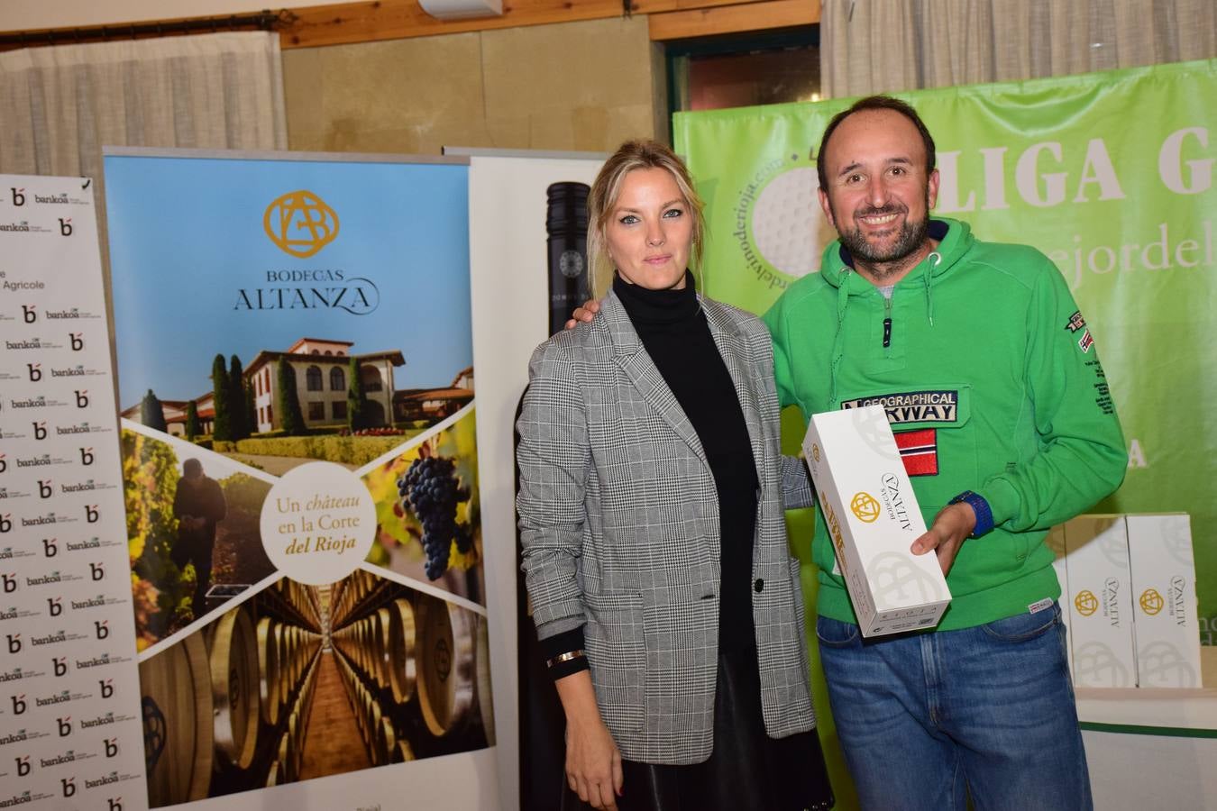 Entrega de premios a los ganadores del Torneo Bodegas Altanza, de la Liga de Golf y Vino de lomejordelvinoderioja.com.