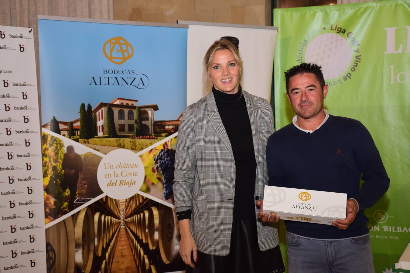 Entrega de premios a los ganadores del Torneo Bodegas Altanza, de la Liga de Golf y Vino de lomejordelvinoderioja.com.