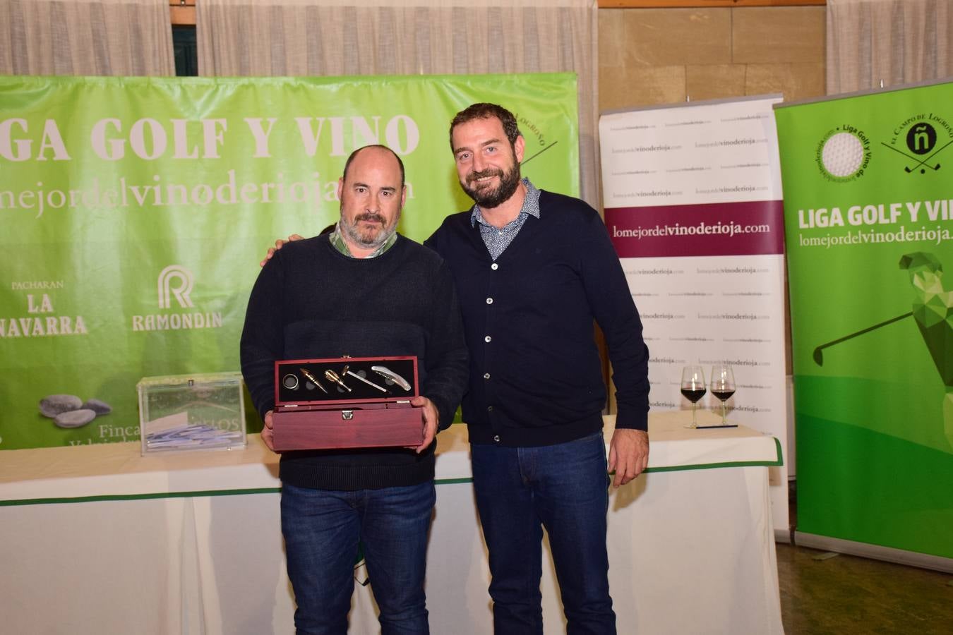 Entrega de premios a los ganadores del Torneo Bodegas Altanza, de la Liga de Golf y Vino de lomejordelvinoderioja.com.