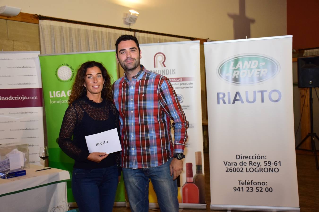 Entrega de premios a los ganadores del Torneo Bodegas Altanza, de la Liga de Golf y Vino de lomejordelvinoderioja.com.