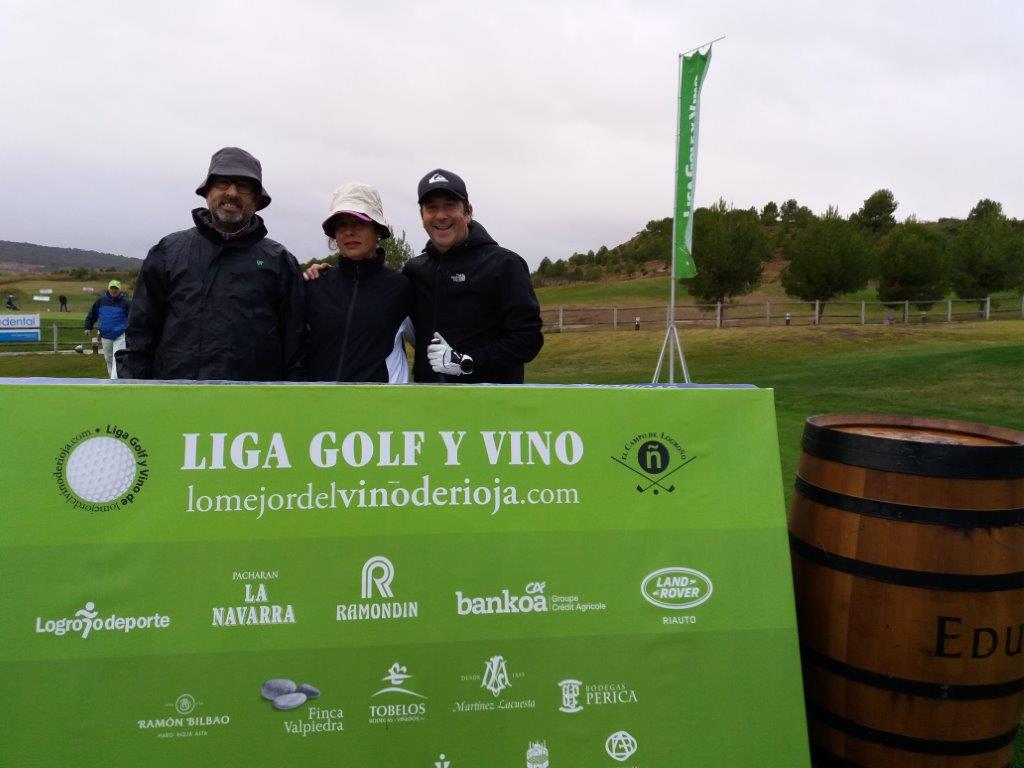 Los jugadores posan minutos antes de comenzar la jornada de golf.
