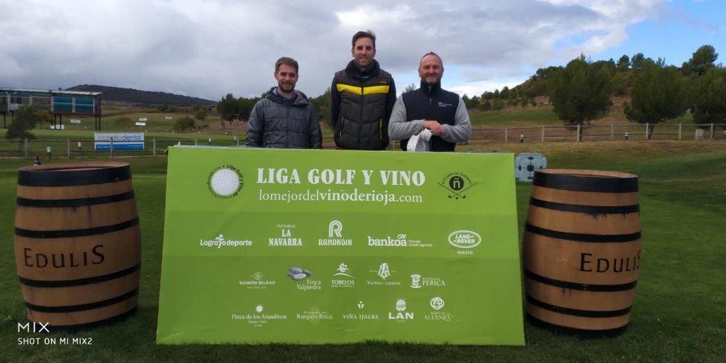 Los jugadores posan minutos antes de comenzar la jornada de golf.
