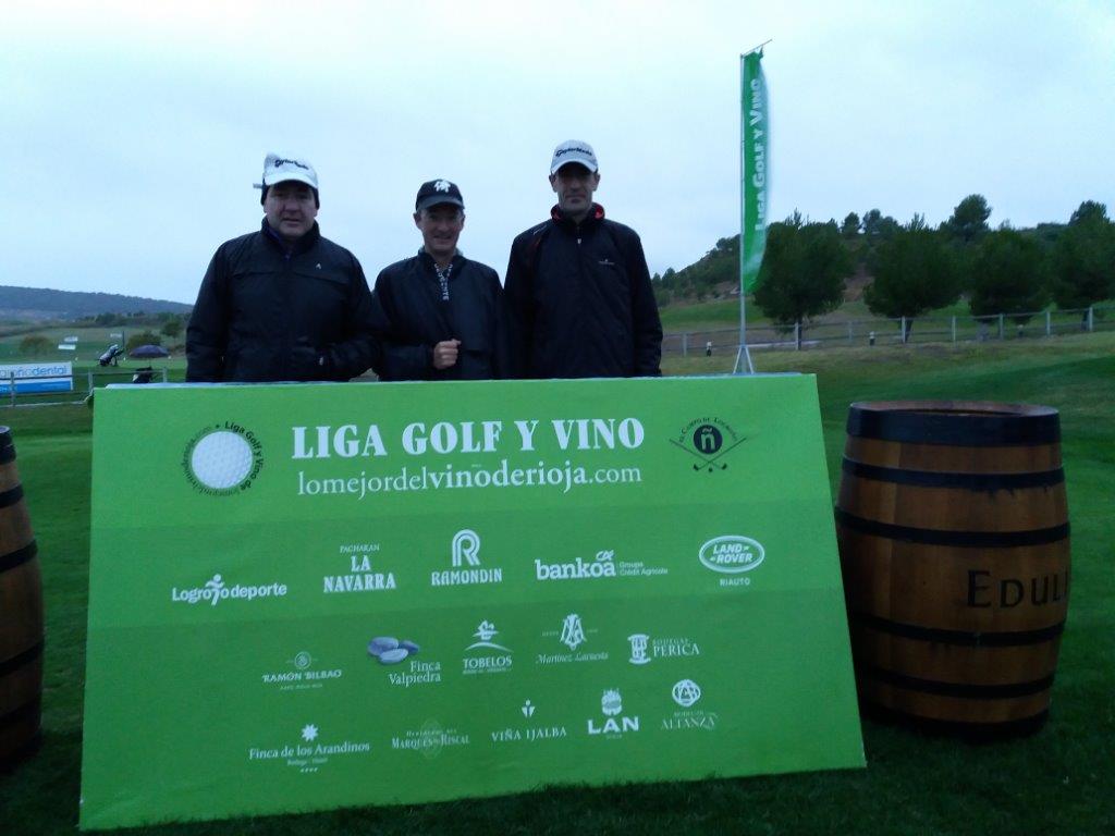 Los jugadores posan minutos antes de comenzar la jornada de golf.