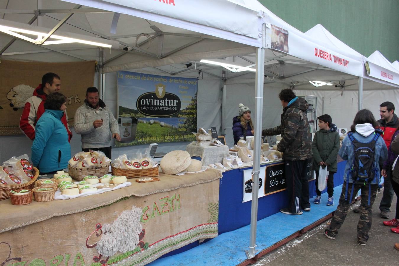 Las XXI Jornadas del Queso de Munilla atraen a cientos de personas pese al frío