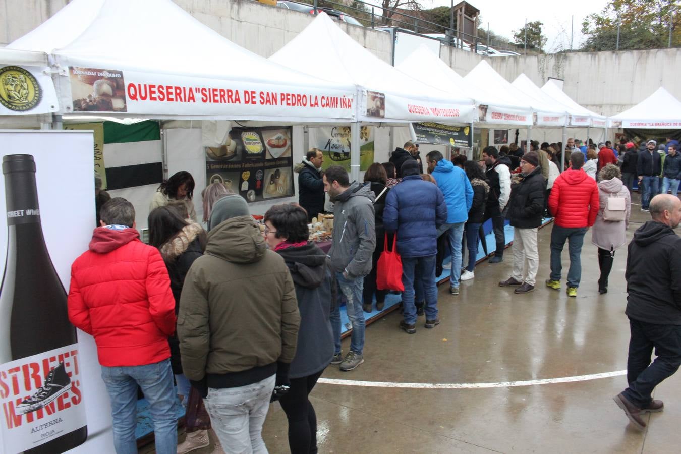 Las XXI Jornadas del Queso de Munilla atraen a cientos de personas pese al frío