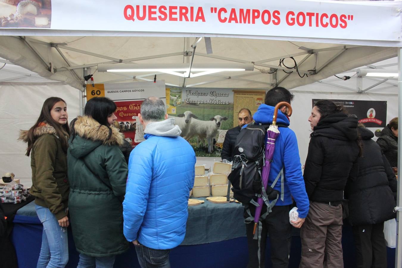 Las XXI Jornadas del Queso de Munilla atraen a cientos de personas pese al frío