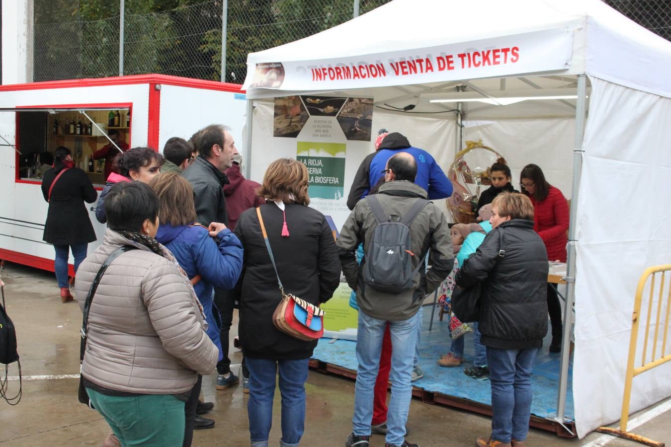 Las XXI Jornadas del Queso de Munilla atraen a cientos de personas pese al frío