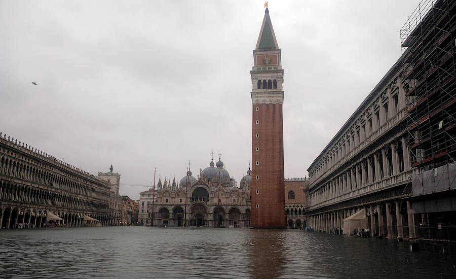 Nueve personas han fallecido en Italia a causa del temporal de fuertes vientos y lluvias torrenciales que mantiene en alerta a varias regiones del país, después de la caída de árboles y el desbordamiento de algunos ríos, según los medios italianos.