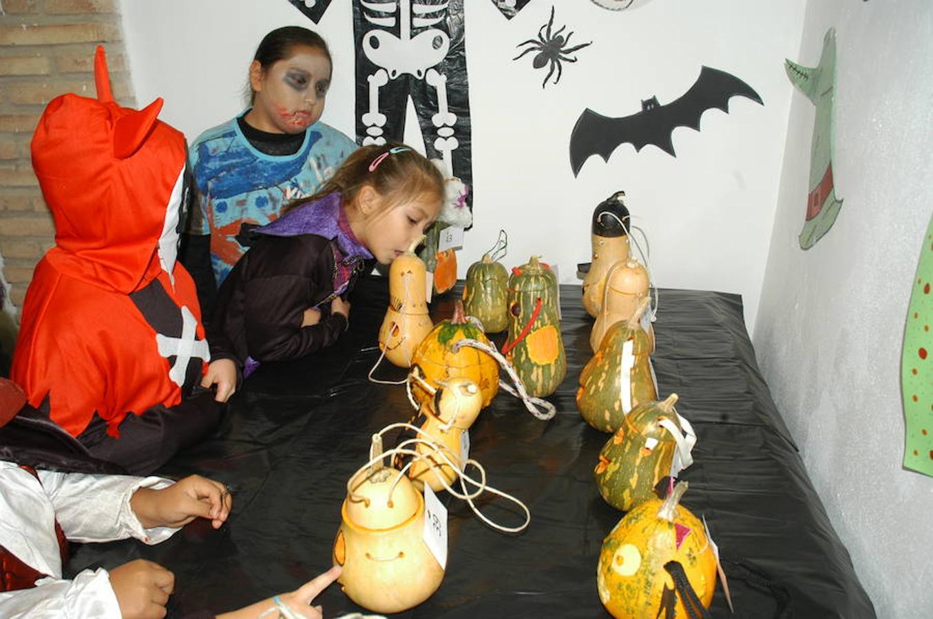 Día de las Calaveras en Cervera del Río Alhama donde ha habido pintacaras, chocolatada y concurso de calaveras hechas con calabazas. Debido a la lluvia se tuvo que celebrar en el hotel rural museo etnográfico de la alpargata.