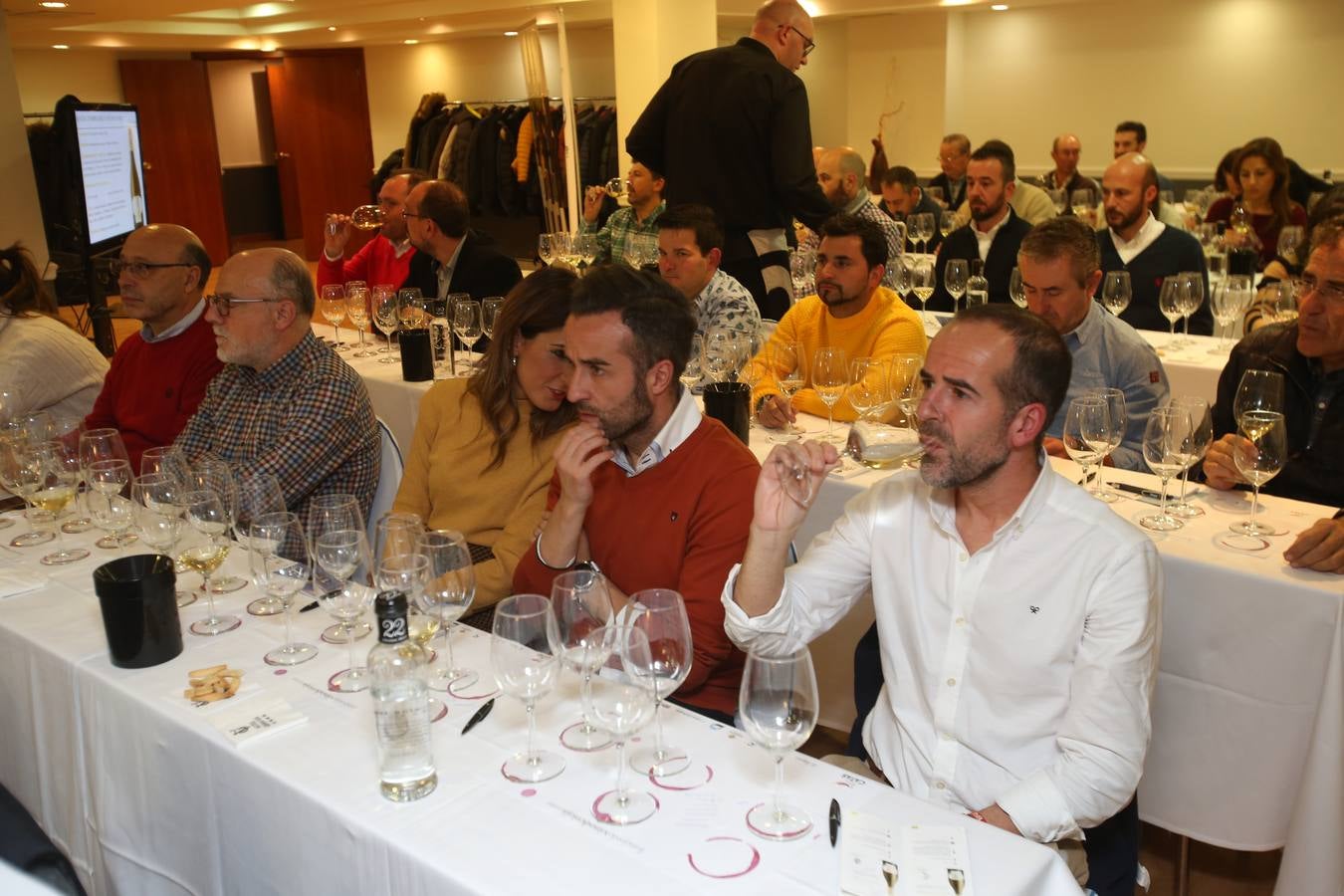 Viña Ijalba protagonizó el regreso tras la vendimia del Club de Catas de lomejordelvinorioja.com.