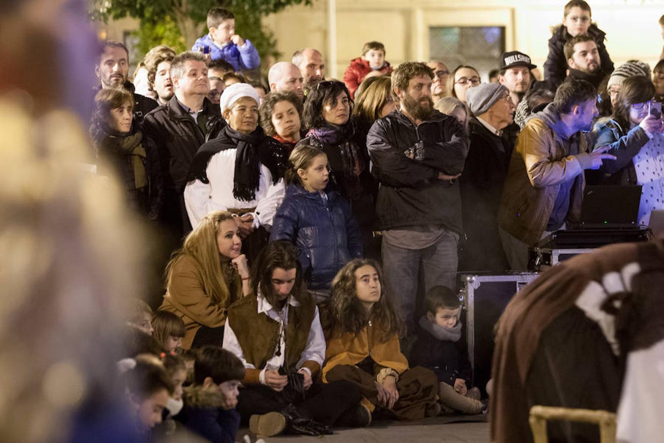 La recreación del Auto de fe de 1610, que se completa hoy con actos en el Casco Antiguo, incluyó ayer la representación de un aquelarre y la quema de las brujas de Zugarramurdi