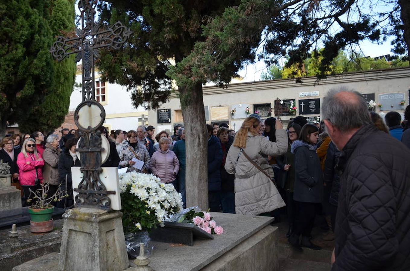 El cementerio de Calahorra y sus piedras han servido de lección a los visitantes que han tenido la curiosidad de comprender la historia del camposanto y los secretos de sus inscripciones.