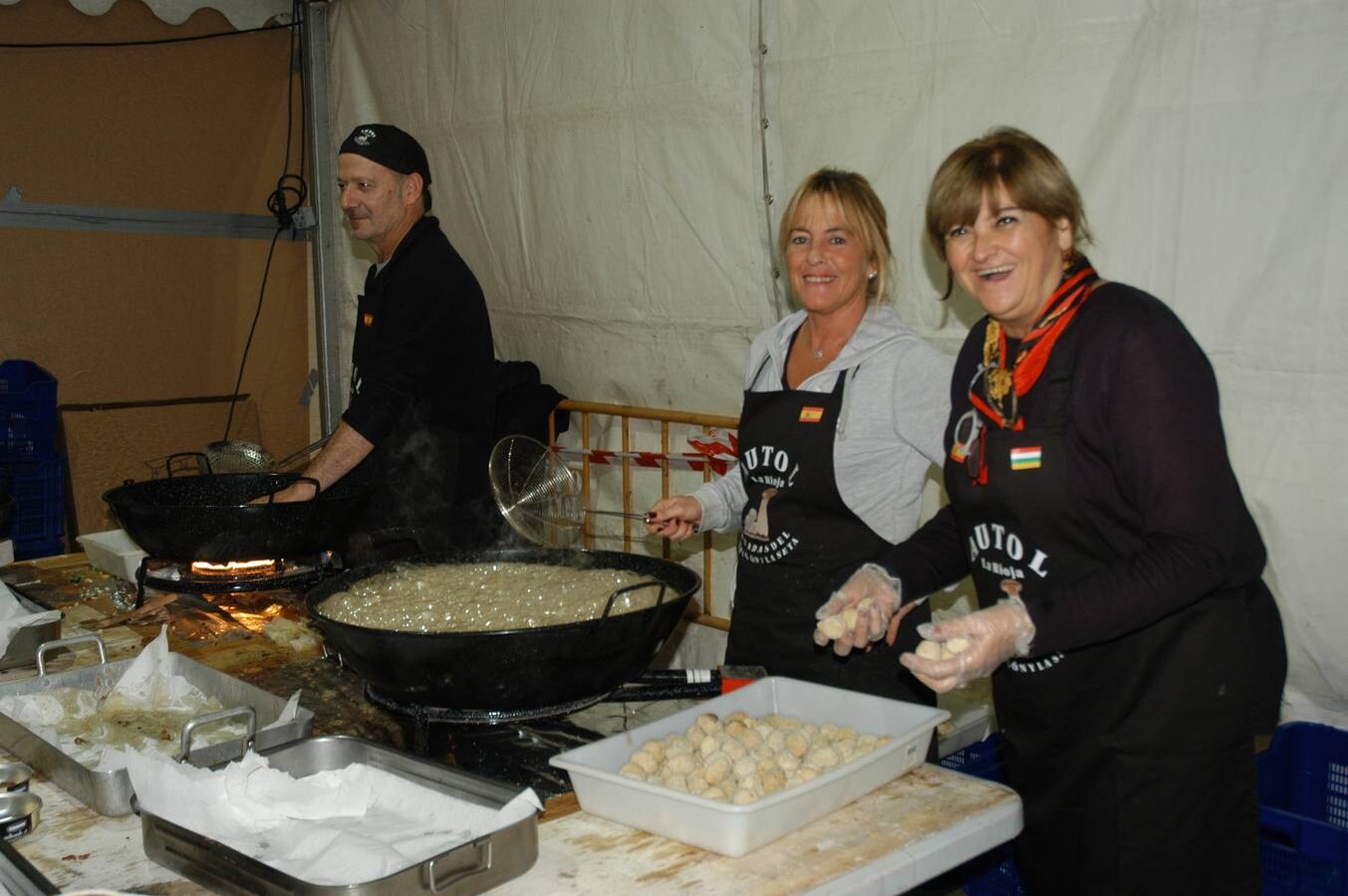 El sábado se disfrutó de cocina en directo y degustaciones en las carpas municipales de la calle Doctor Remón.