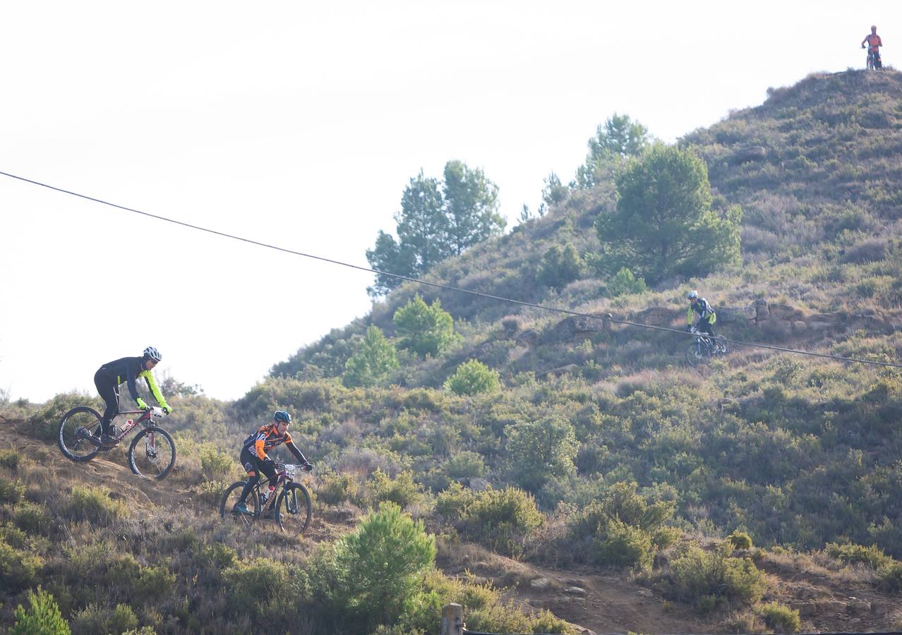 Más de 300 ciclistas participan en la Travesía del Mantible.