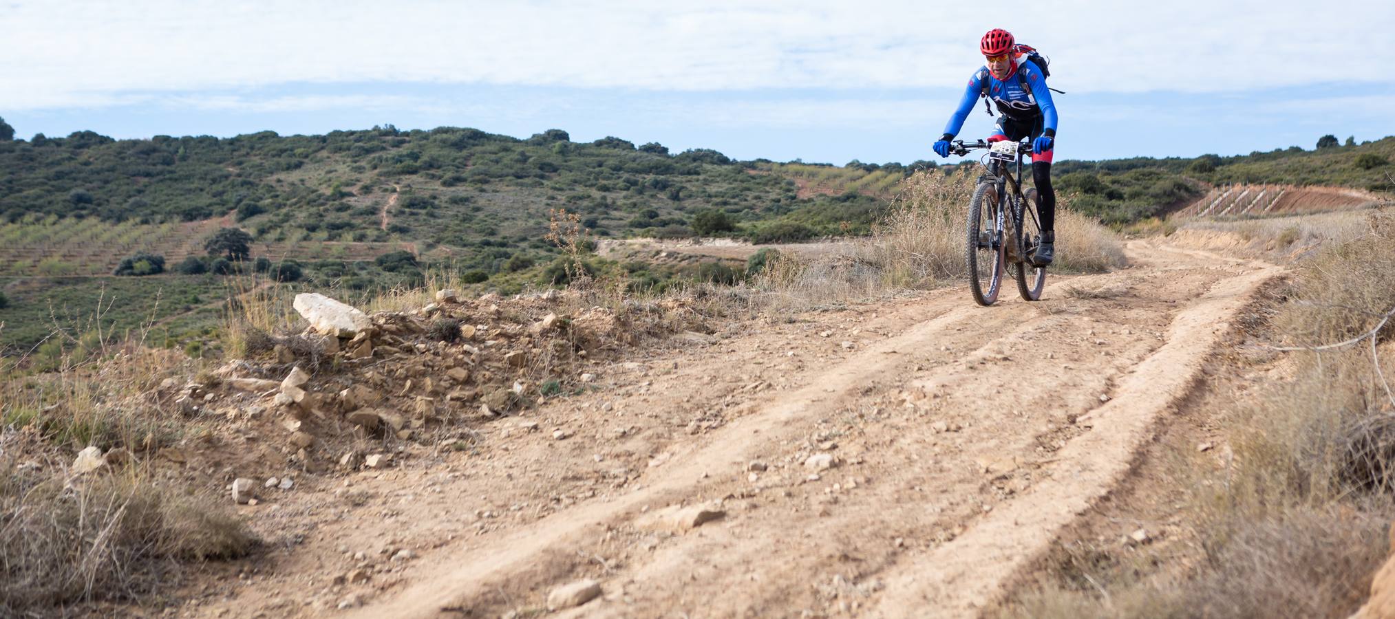 Más de 300 ciclistas participan en la Travesía del Mantible.