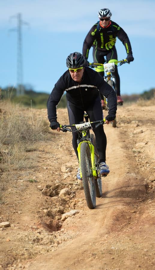 Más de 300 ciclistas participan en la Travesía del Mantible.