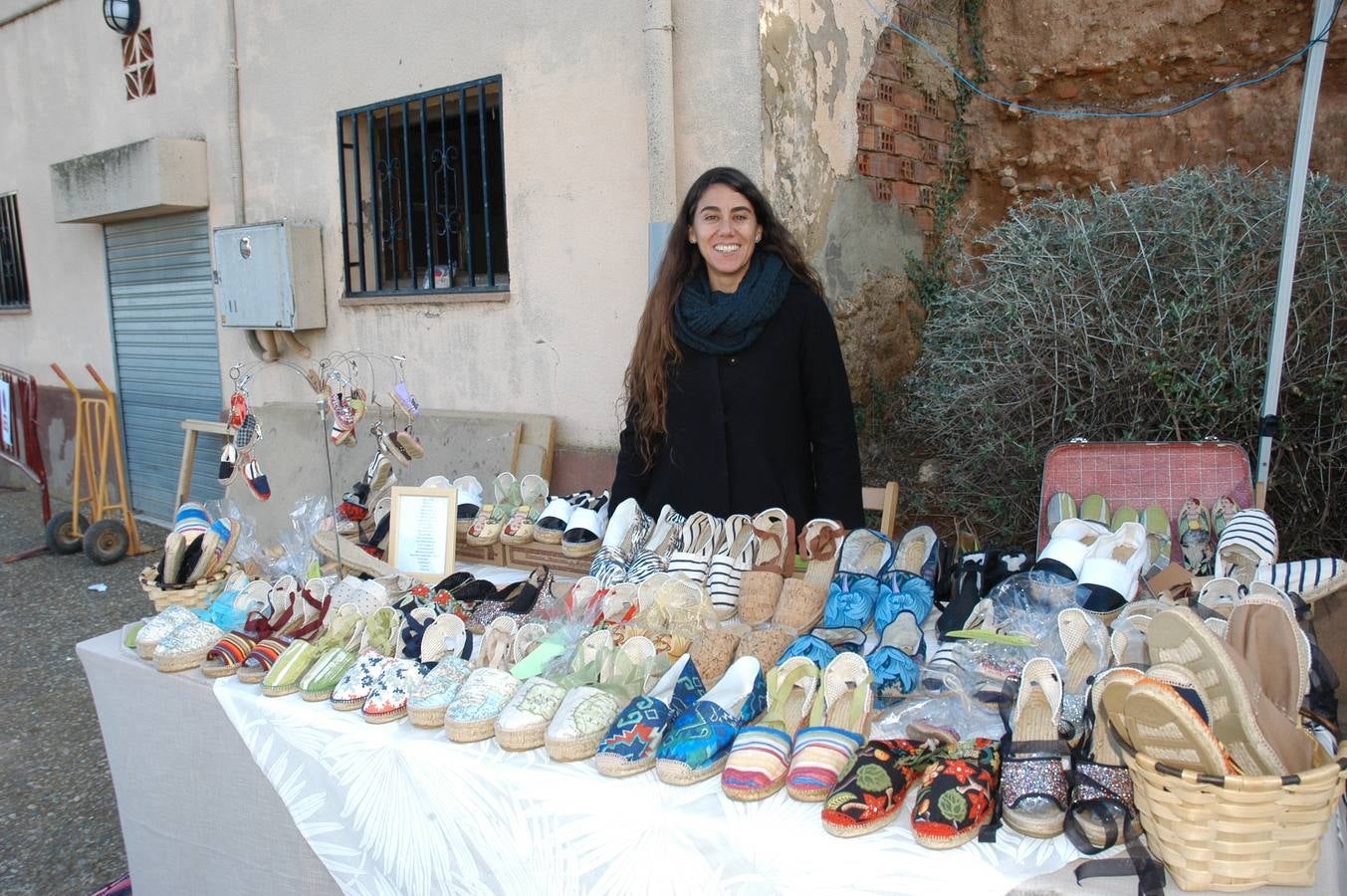 El evento resultó un éxito de público y terminó el domingo con el mercado de productos artesanales, degustaciones, música, visita al trujal y pringada...