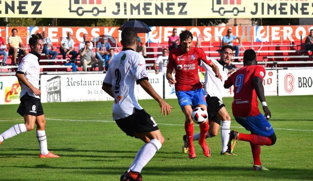 El Calahorra es uno de los rivales que ha marcado tres goles al Genika.