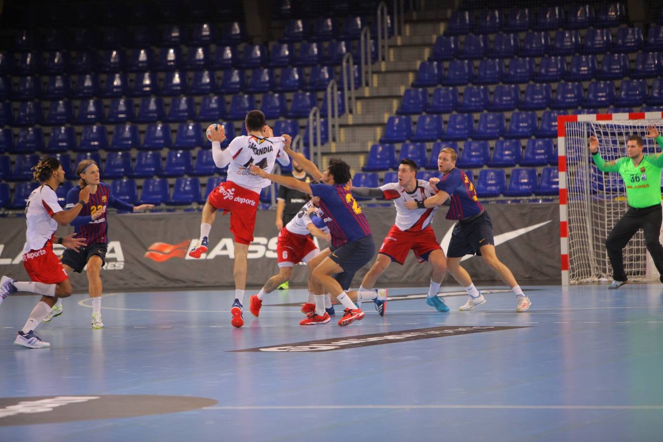 El FC Barcelona Lassa sigue líder invicto en la liga Asobal al superar al CB Logroño-La Rioja en el Palau Blaugrana por 45-31