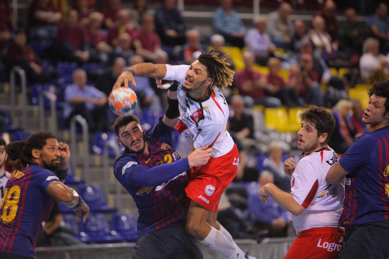 El FC Barcelona Lassa sigue líder invicto en la liga Asobal al superar al CB Logroño-La Rioja en el Palau Blaugrana por 45-31