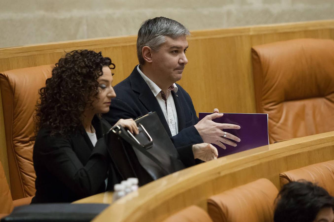 El presidente del Gobierno de La Rioja, José Ignacio Ceniceros ha respondido en el pleno del Parlamento regional a cuestiones sobre el reto demográfico, la economía en la región, el empleo público y el salario mínimo interprofesional (SMI). Parlamento.