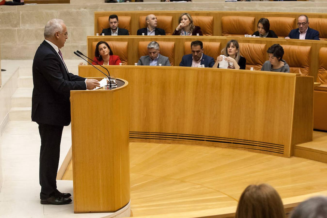 El presidente del Gobierno de La Rioja, José Ignacio Ceniceros ha respondido en el pleno del Parlamento regional a cuestiones sobre el reto demográfico, la economía en la región, el empleo público y el salario mínimo interprofesional (SMI). Parlamento.