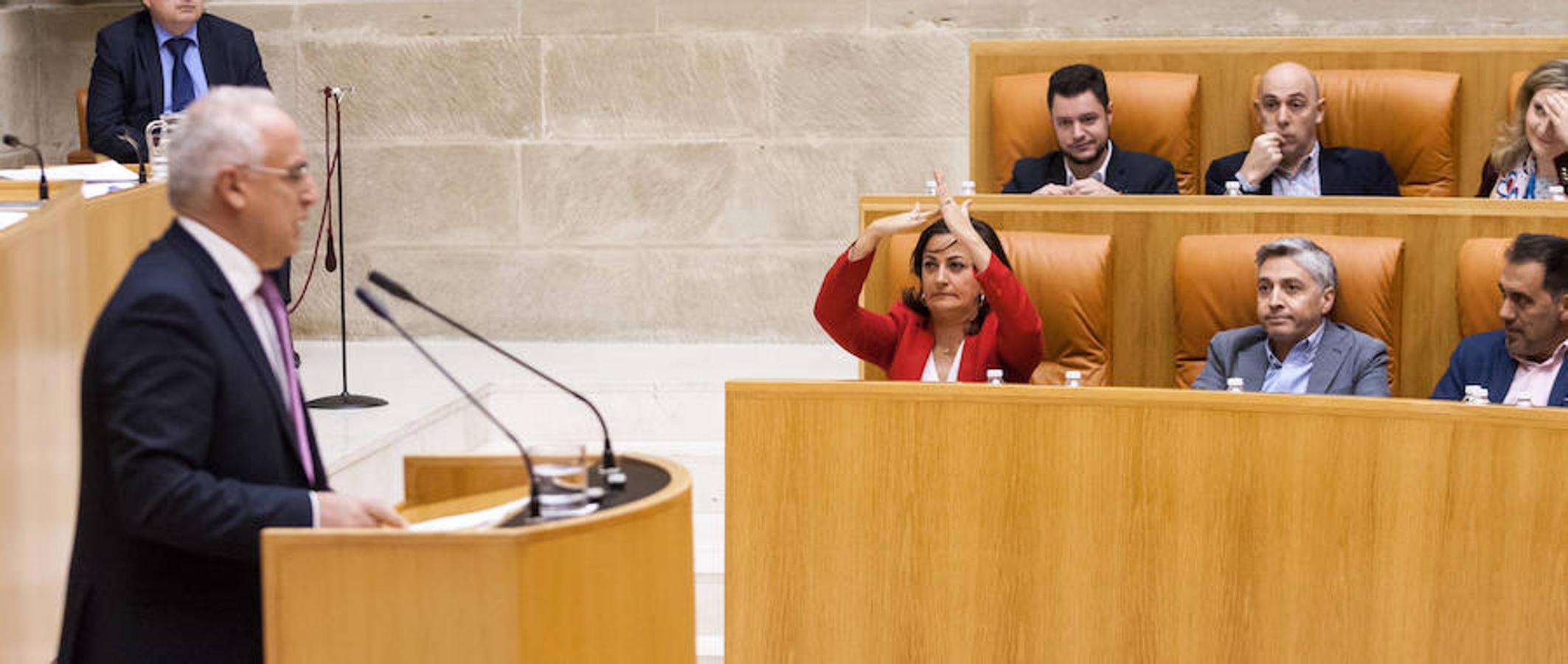 El presidente del Gobierno de La Rioja, José Ignacio Ceniceros ha respondido en el pleno del Parlamento regional a cuestiones sobre el reto demográfico, la economía en la región, el empleo público y el salario mínimo interprofesional (SMI). Parlamento.