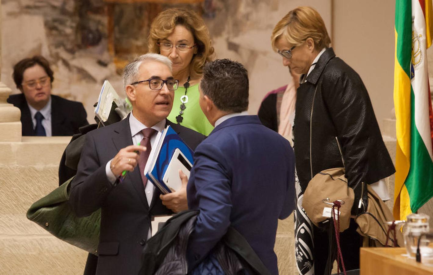 El presidente del Gobierno de La Rioja, José Ignacio Ceniceros ha respondido en el pleno del Parlamento regional a cuestiones sobre el reto demográfico, la economía en la región, el empleo público y el salario mínimo interprofesional (SMI). Parlamento.