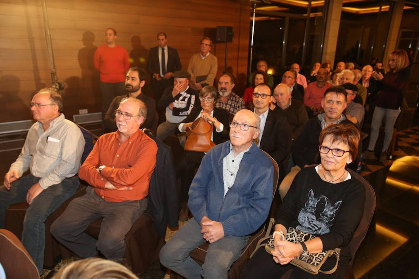 El ministro de Fomento, José Luis Ábalos ha intervenido en un acto del PSOE en La Rioja, junto a su secretario general, Francisco Ocón, y la secretaria federal de Mundo Rural y portavoz del Grupo Parlamentario Socialista, Concepción Andreu en el restaurante Delicatto de Logroño.