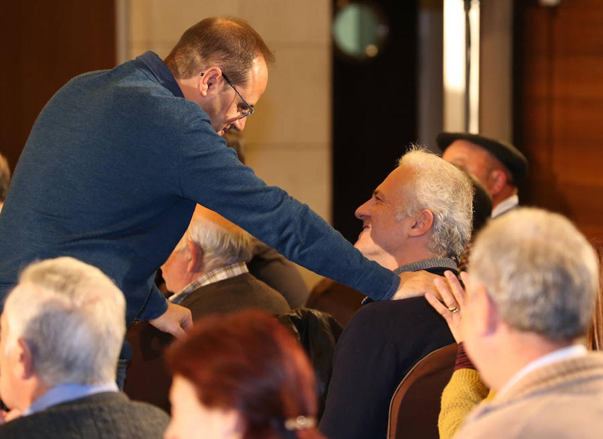 El ministro de Fomento, José Luis Ábalos ha intervenido en un acto del PSOE en La Rioja, junto a su secretario general, Francisco Ocón, y la secretaria federal de Mundo Rural y portavoz del Grupo Parlamentario Socialista, Concepción Andreu en el restaurante Delicatto de Logroño.