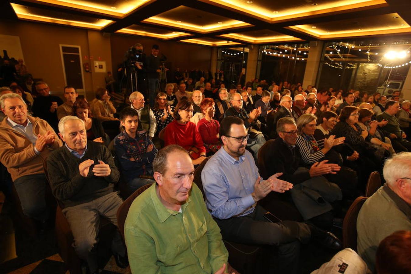 El ministro de Fomento, José Luis Ábalos ha intervenido en un acto del PSOE en La Rioja, junto a su secretario general, Francisco Ocón, y la secretaria federal de Mundo Rural y portavoz del Grupo Parlamentario Socialista, Concepción Andreu en el restaurante Delicatto de Logroño.