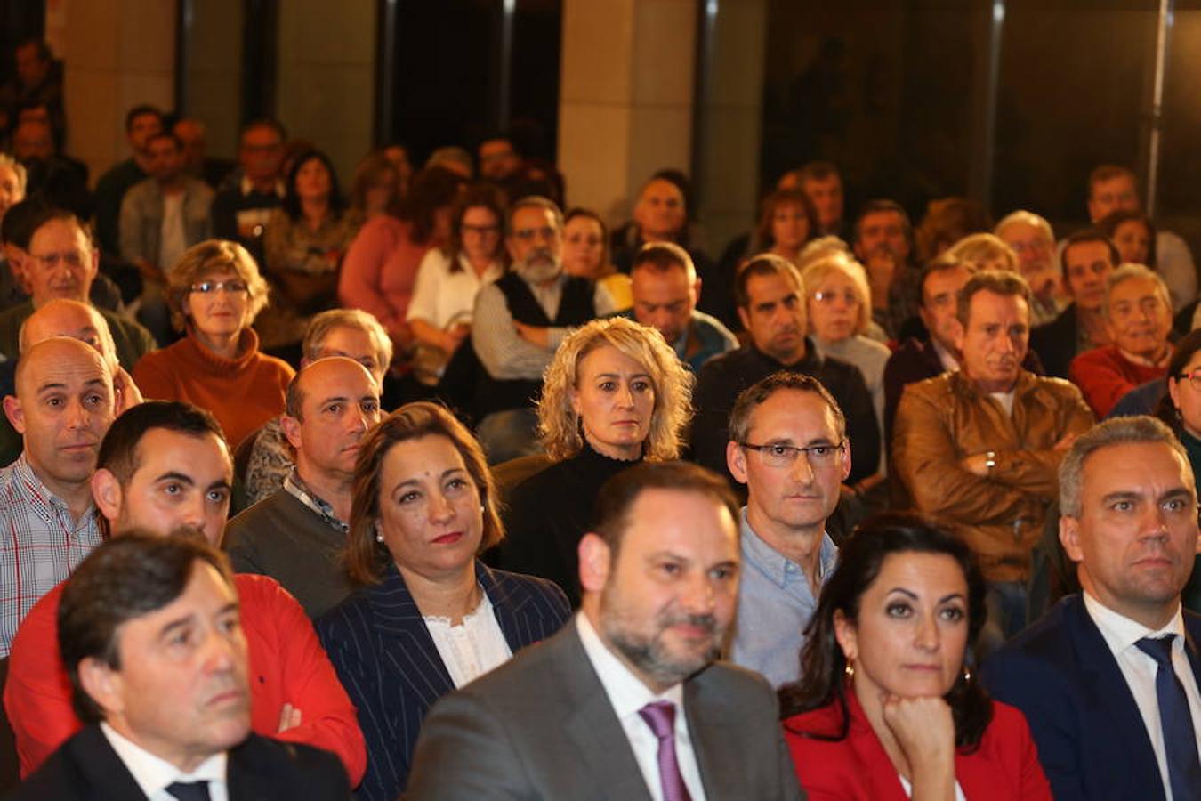 El ministro de Fomento, José Luis Ábalos ha intervenido en un acto del PSOE en La Rioja, junto a su secretario general, Francisco Ocón, y la secretaria federal de Mundo Rural y portavoz del Grupo Parlamentario Socialista, Concepción Andreu en el restaurante Delicatto de Logroño.