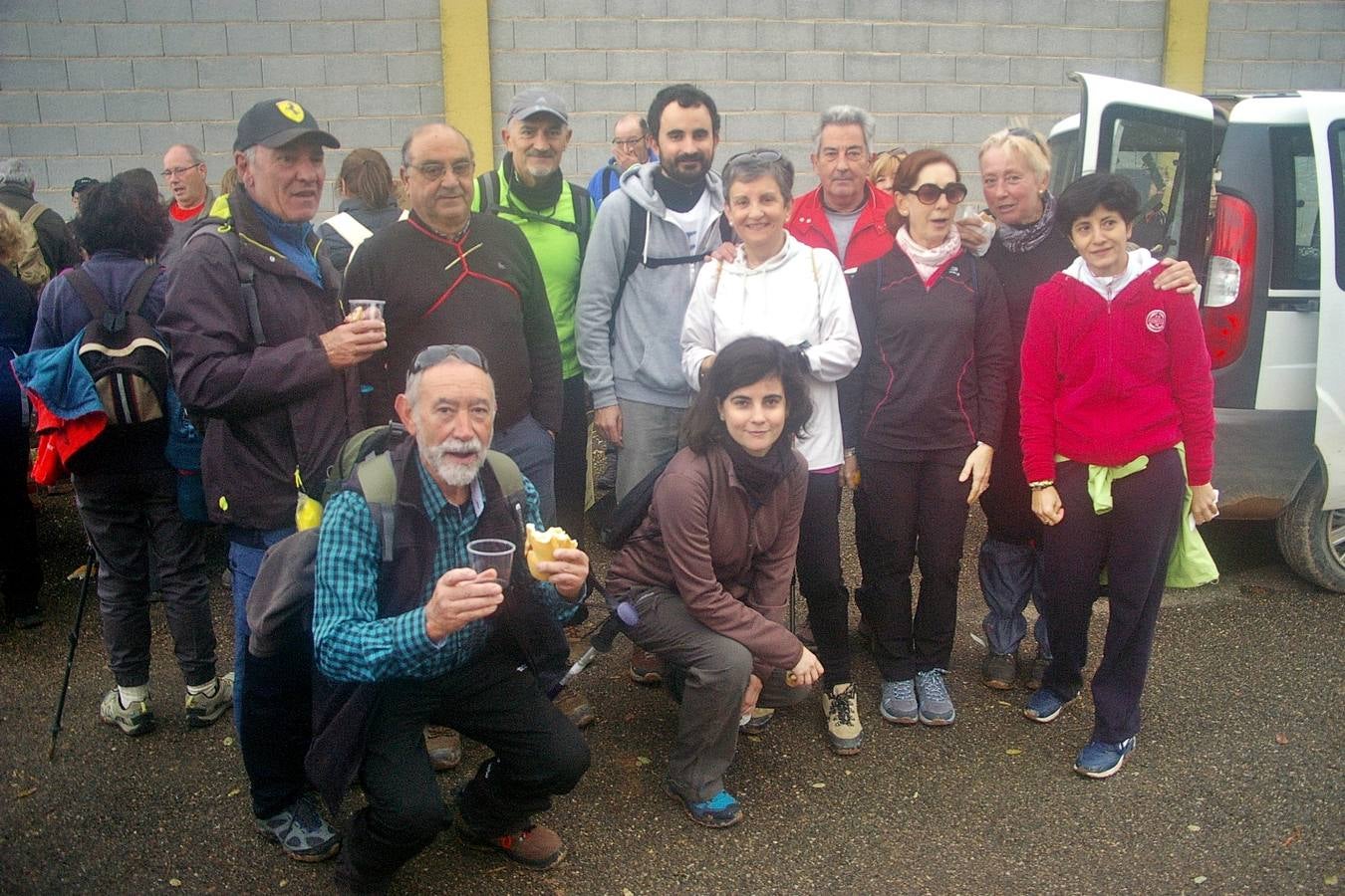 Alrededor de 150 personas estaban inscritas para tomar parte en una nueva edición de la 'Marcha de otoño', que tuvo lugar en Cenicero