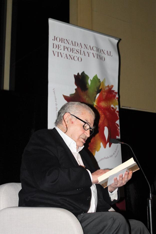 Antonio Gamoneda durante la lectura de sus poemas. :: Ó.S.J