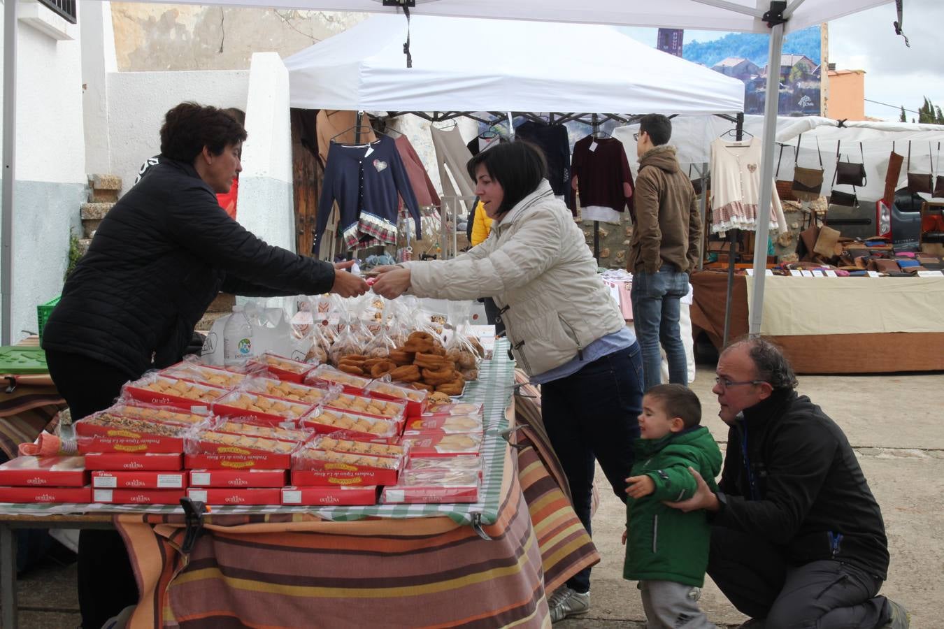 Decenas de personas disfrutaron de un paseo por este tesoro natural y saborearon los platos de cuatro cocineros riojanos