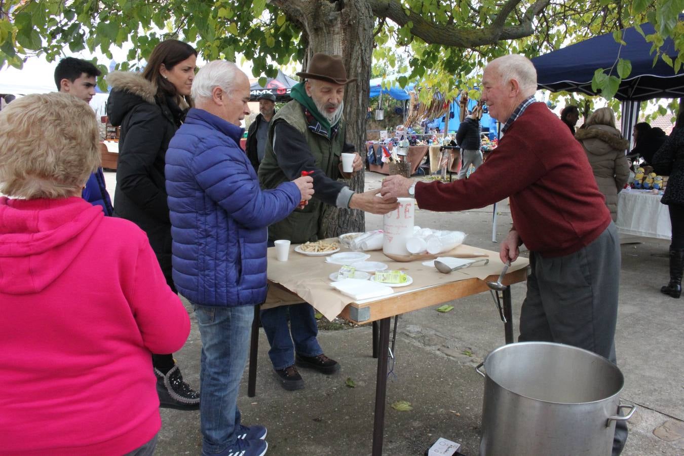 Decenas de personas disfrutaron de un paseo por este tesoro natural y saborearon los platos de cuatro cocineros riojanos