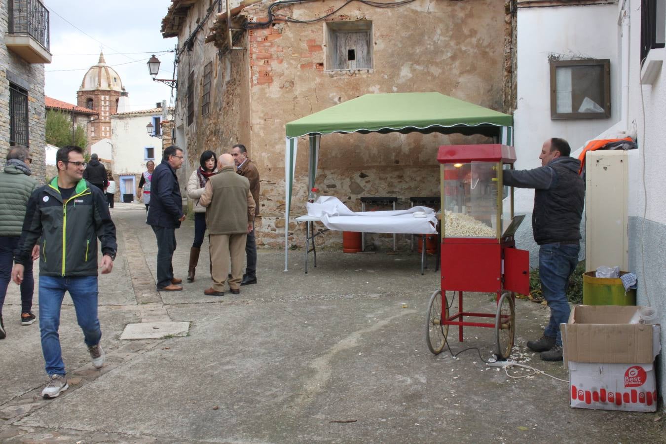 Decenas de personas disfrutaron de un paseo por este tesoro natural y saborearon los platos de cuatro cocineros riojanos