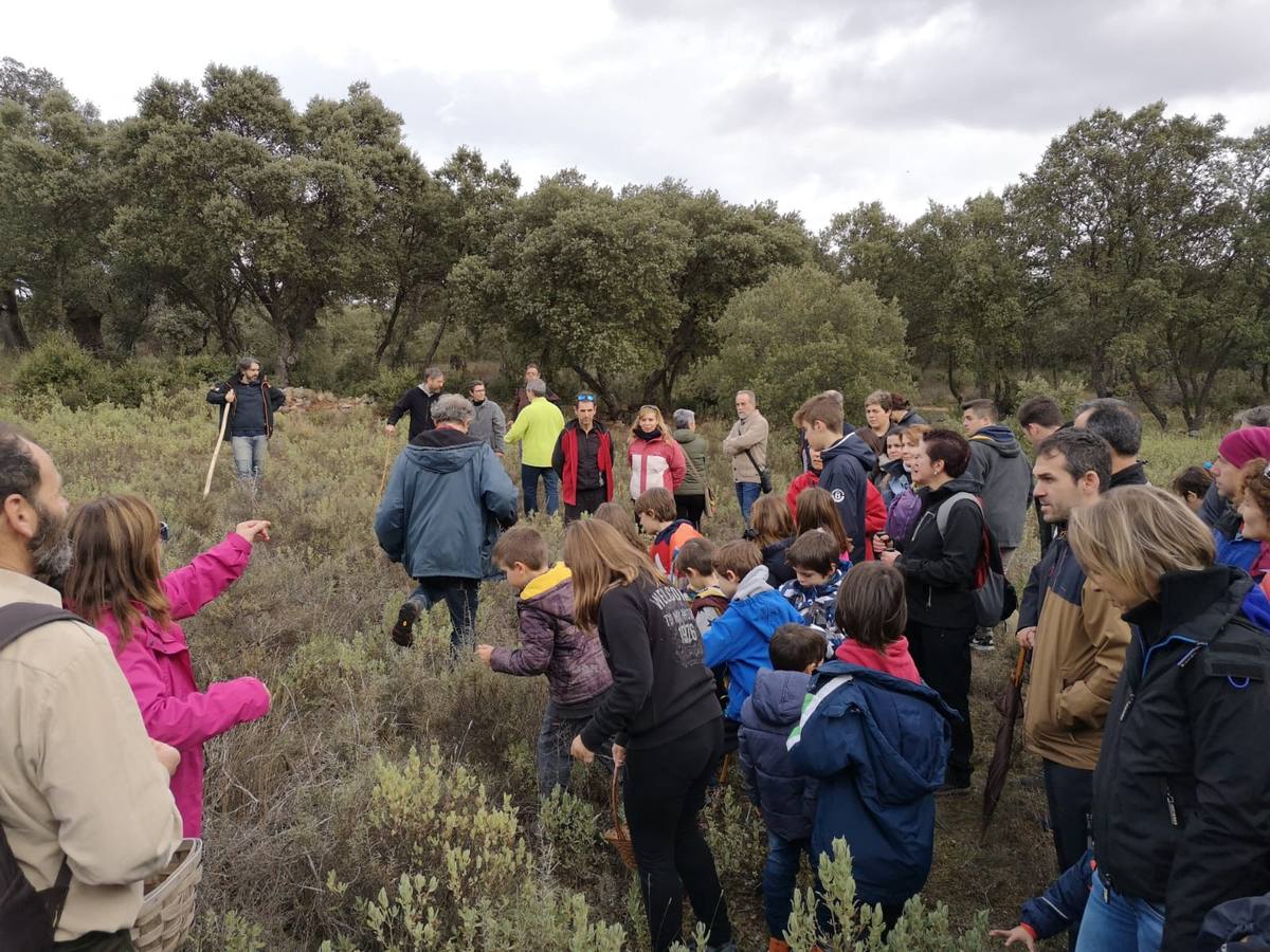 Decenas de personas disfrutaron de un paseo por este tesoro natural y saborearon los platos de cuatro cocineros riojanos